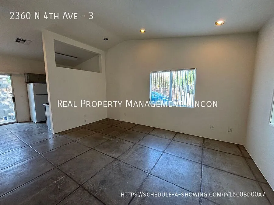 2-Bedroom / 2-Bath Near the University of Arizona | Approx. 10-Minute Bike Ride to Campus | Priva... — Photo 3