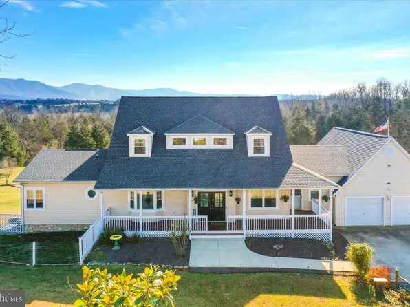 1050 Almond Dr, Luray, VA 22835