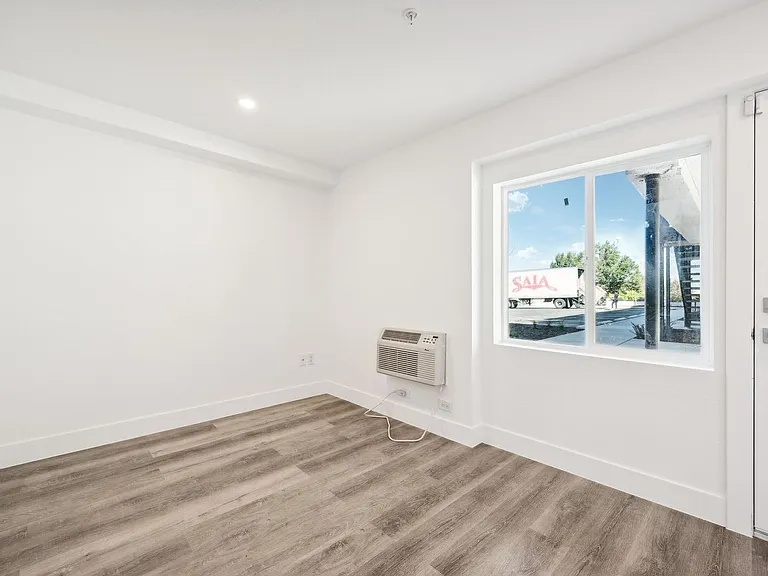 11800 E Colfax — Photo 40
