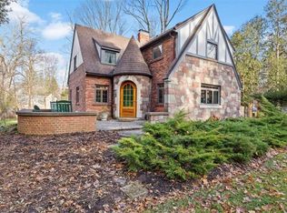 69 W Brook Rd, Pittsford, NY 14534