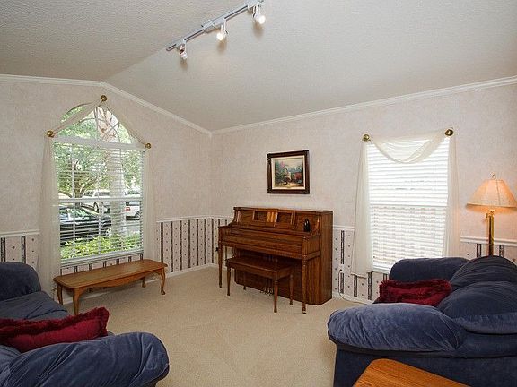 2nd image of 3303 Pin Oak Ln