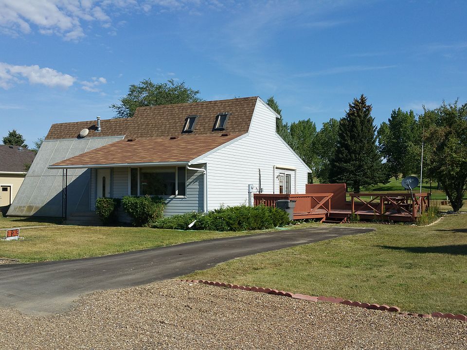 Front of house / patio