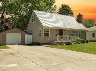 107 Sunset St SW, Waverly, IA 50677