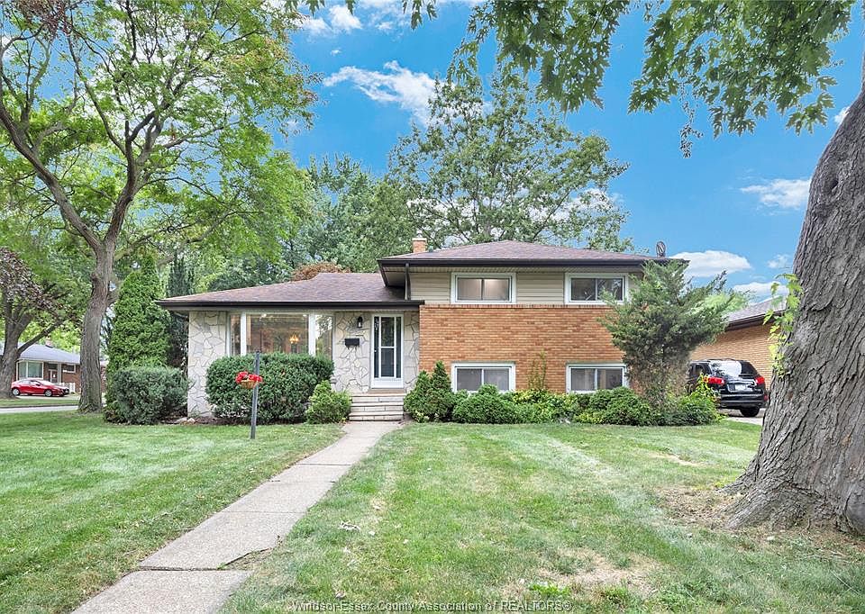 1st image of 465 Greendale Dr