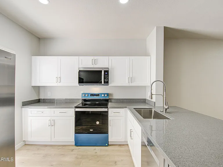 1600 N Saba St #169 — Photo 9