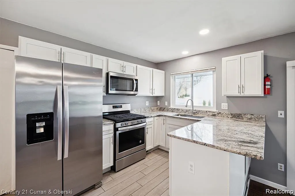 3 bed, 1.5 bath, 1237 sqft, $2,195 — Photo 4
