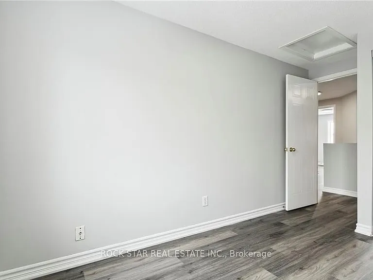 159 Henhoeffer Cres — Photo 17