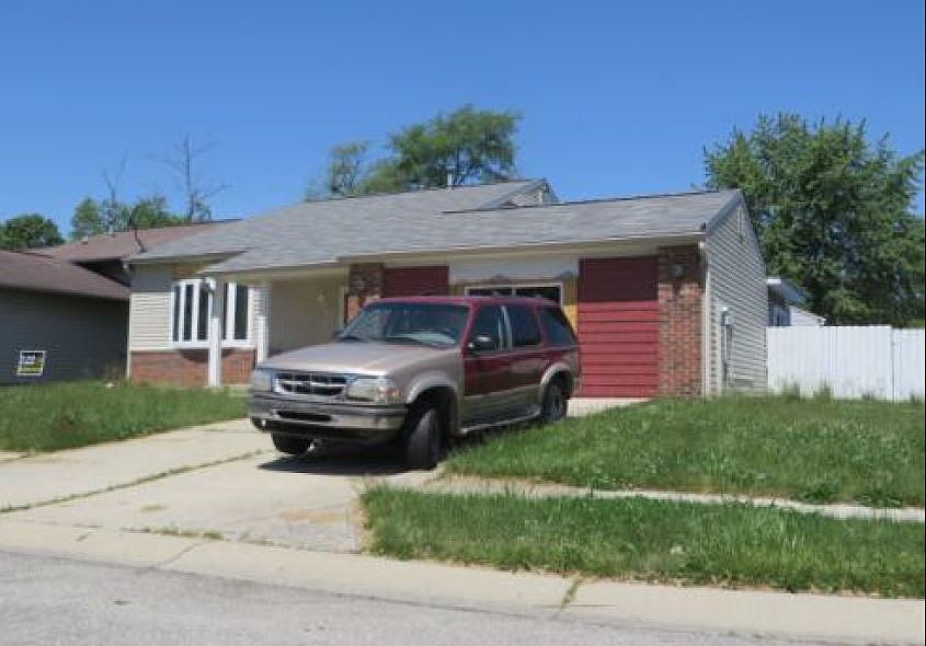 2nd image of 1502 Creekside Ln