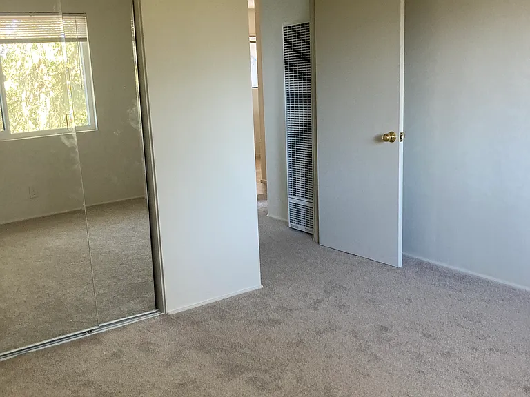 873 Lyndon St — Photo 24