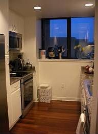 4th image of 250 King St Unit 918