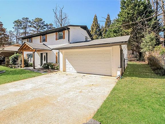 2nd image of 3667 Manhattan Dr