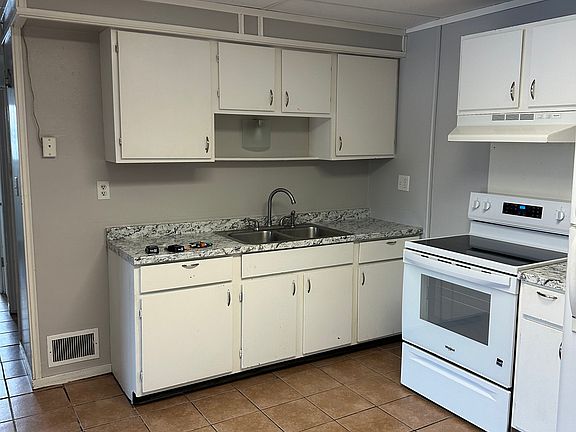 4th image of 477 N Wall St #5