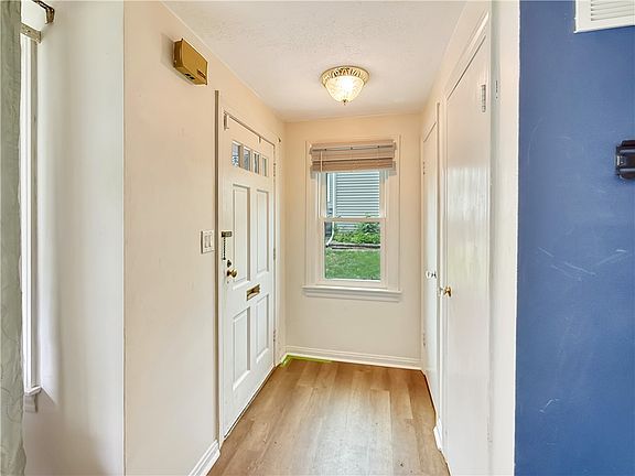 5th image of 1822 W Riverview Ave