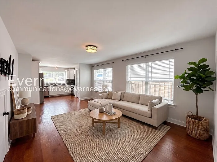 3 bed, 2.5 bath, 1500 sqft, $2,225 — Photo 2