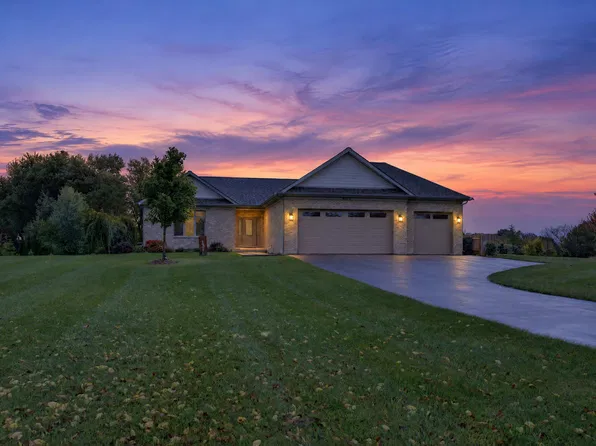 2629 Sanctuary Ln, Spring Grove, IL 60081