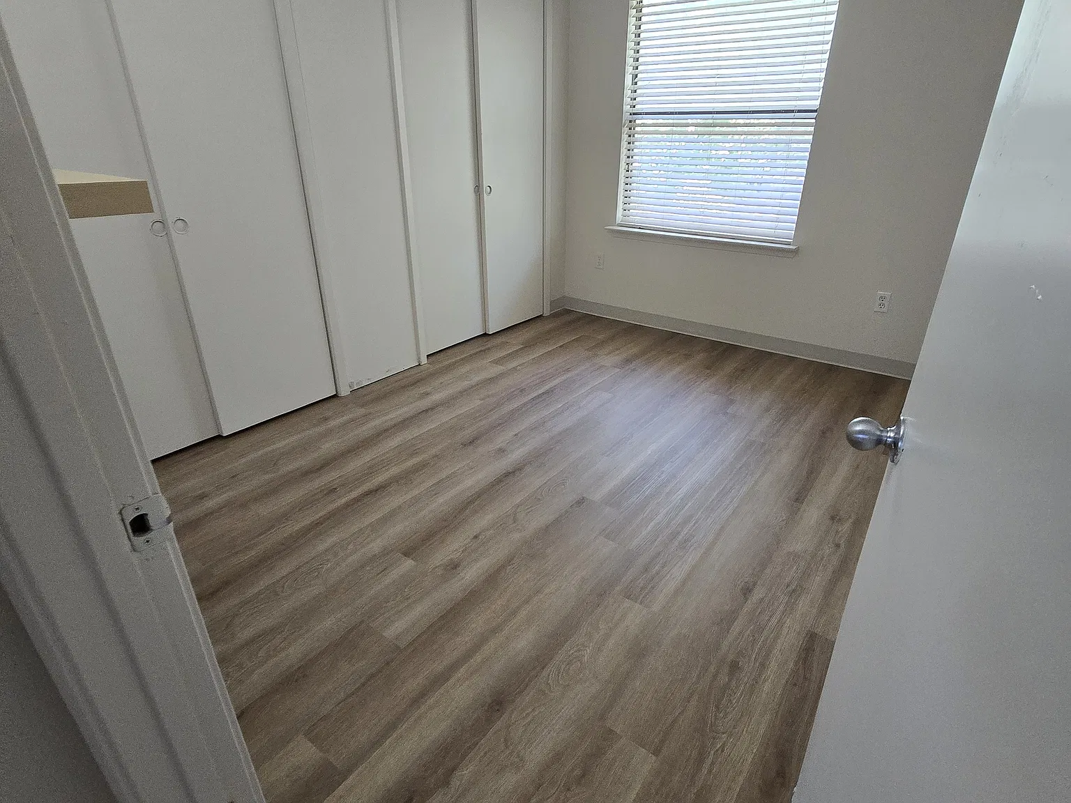 3 bed, 1.5 bath, 860 sqft, $900 — Photo 1