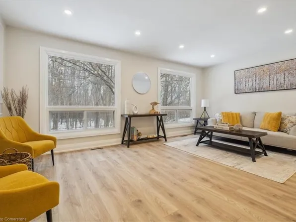 2301 Cavendish Dr #50, Burlington, ON L7P 3M3