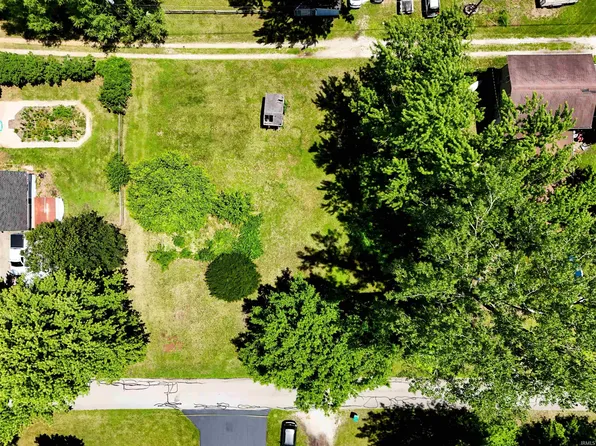6528 S Walnut St, North Judson, IN 46366