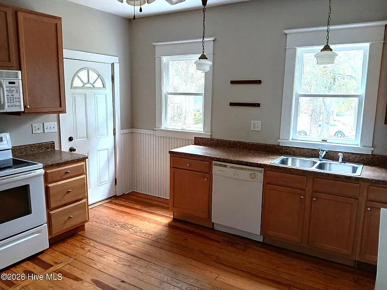 180 N May St — Photo 10