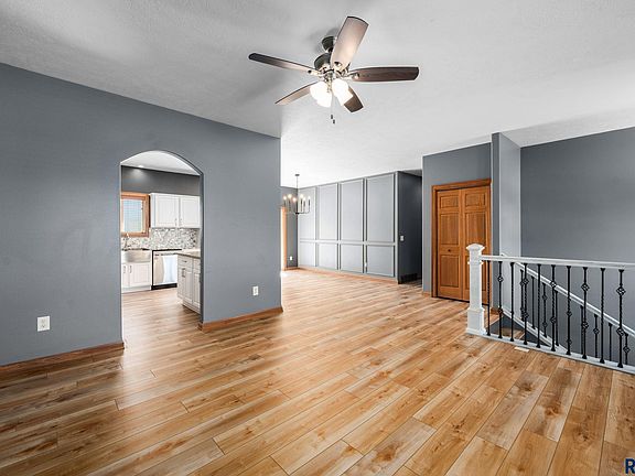 4th image of 4113 W 88th St