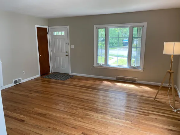 1724 Chandler Rd, Ann Arbor, MI 48105