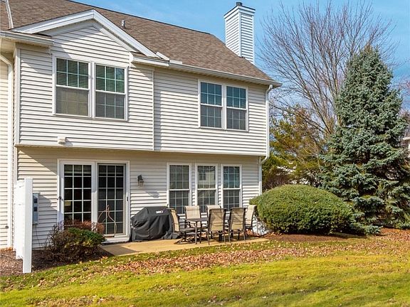 3rd image of 33138 Fairport Dr