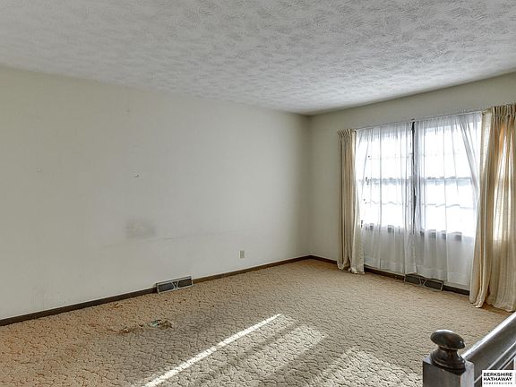 5th image of 5725 S 107th St