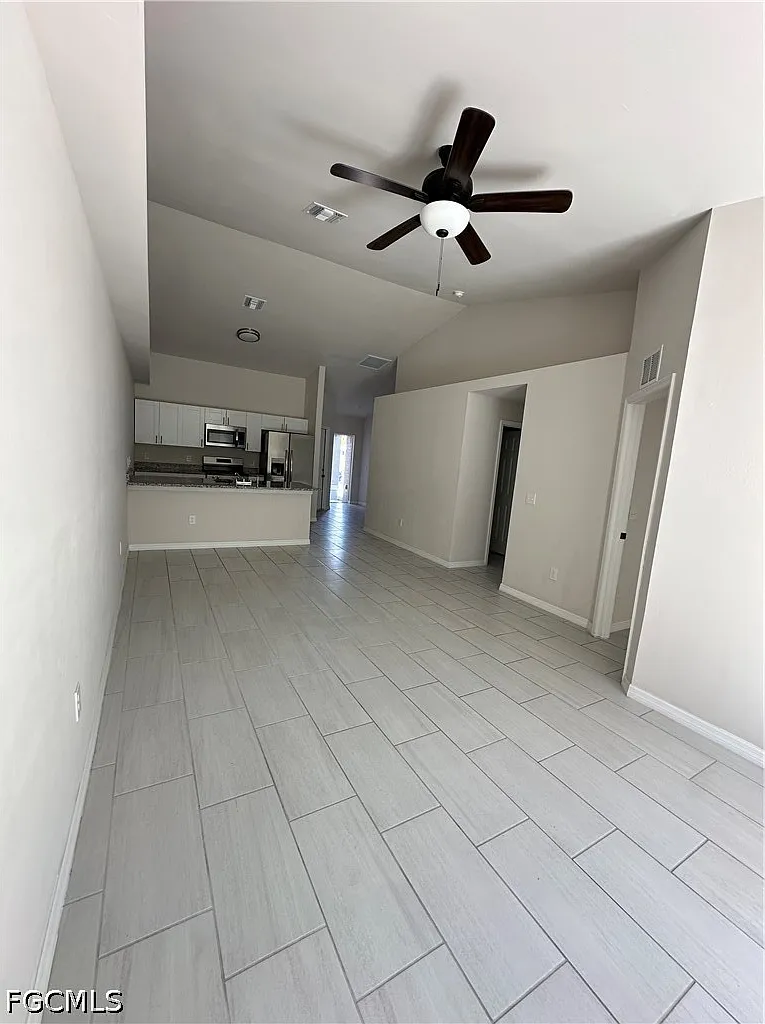 3 bed, 2.0 bath, 1300 sqft, $1,550 — Photo 3