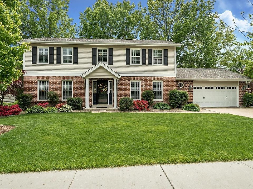 Professional landscaping welcomes you from the curb!