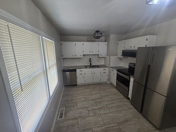 3rd image of 1118 Maywood Dr