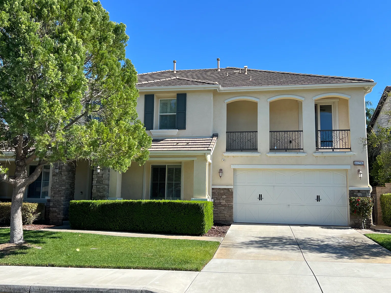 5 bed, 4.5 bath, 3733 sqft, $4,190 — Photo 1