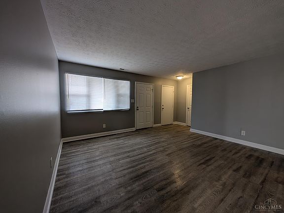 4th image of 209 Rossman Ct