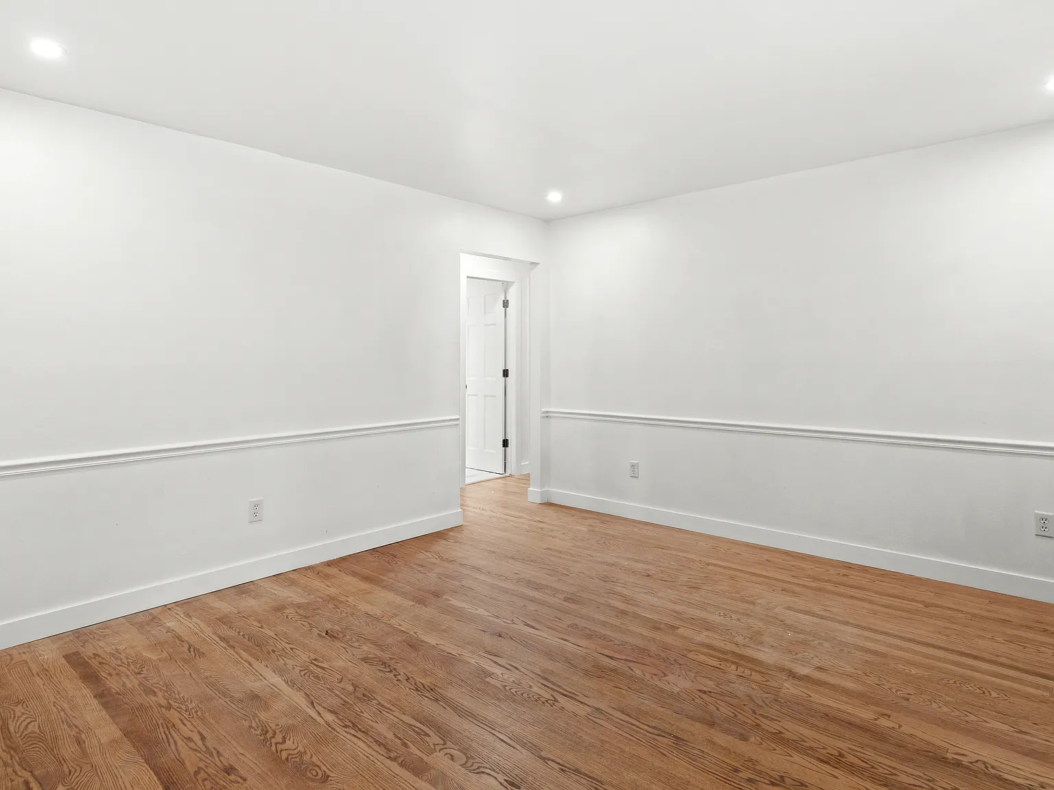 2 bed, 1000 sqft, $1,600 — Photo 3