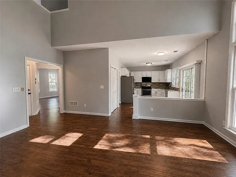 535 Arncliffe Ct — Photo 9