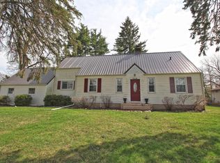 6214 Eastmoreland Dr, Burton, MI 48509