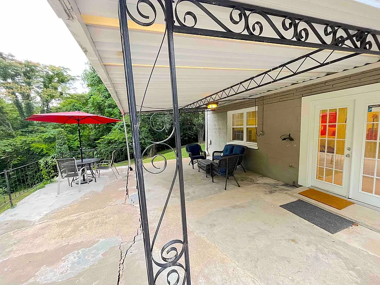 567 Whispering Hills Dr #B — Photo 20