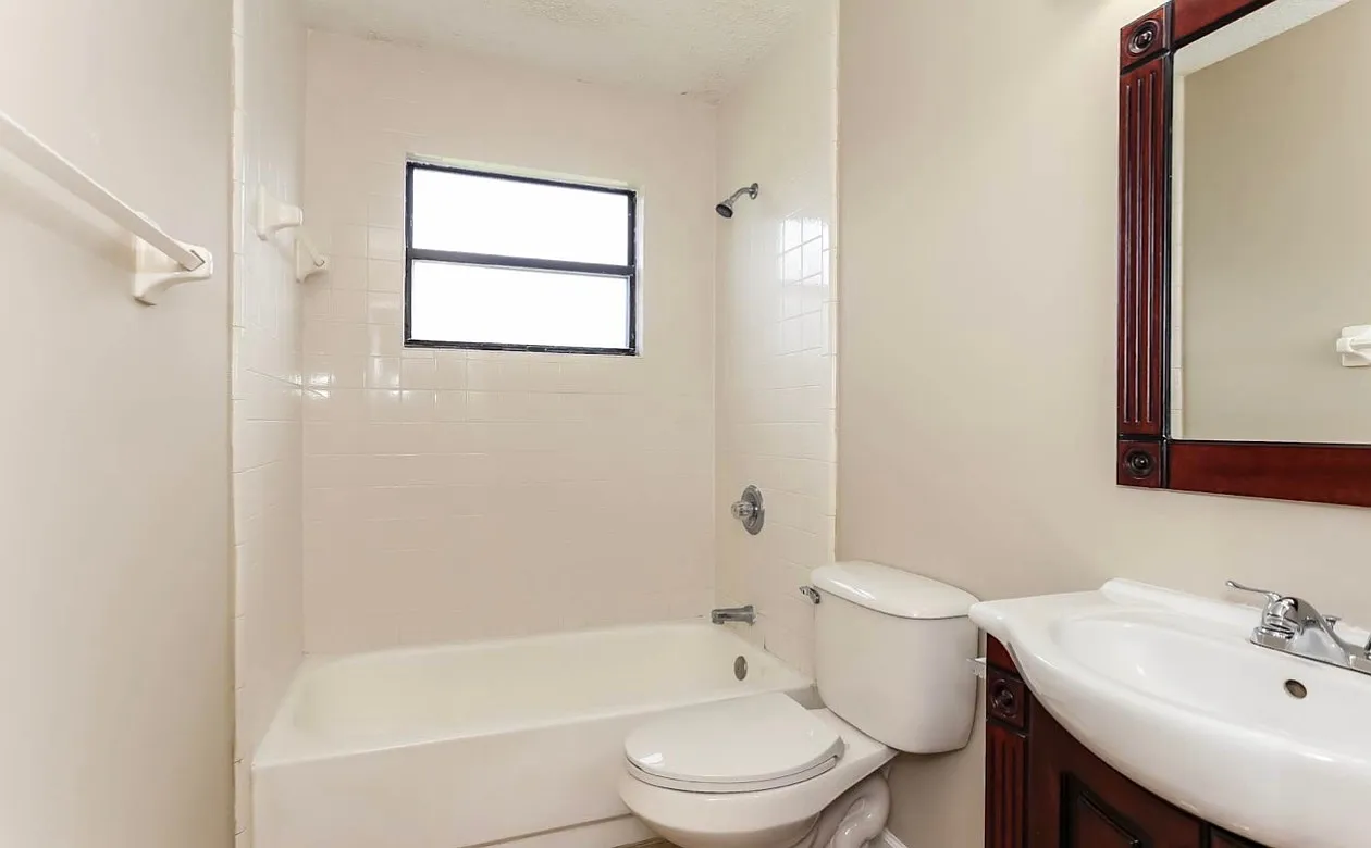 3 bed, 1292 sqft, $2,193 — Photo 4