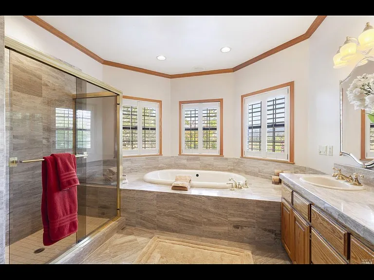 4300 Heritage Ln — Photo 18