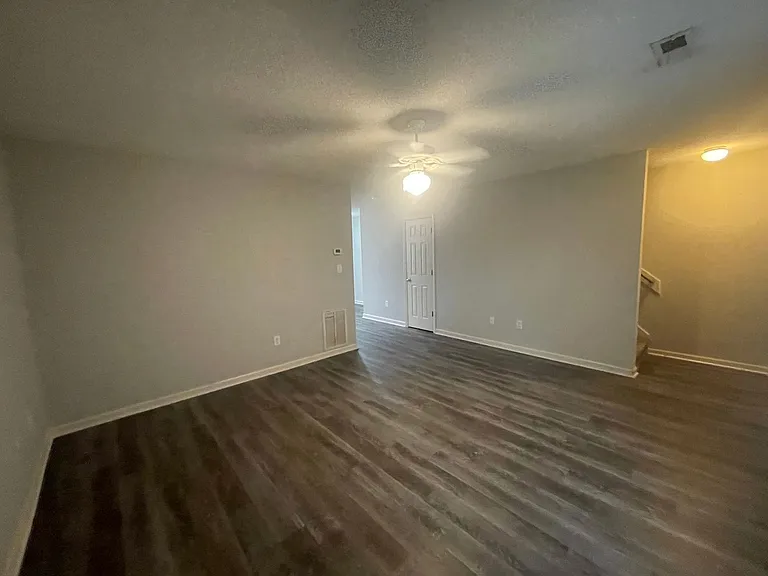 601 Main St — Photo 16
