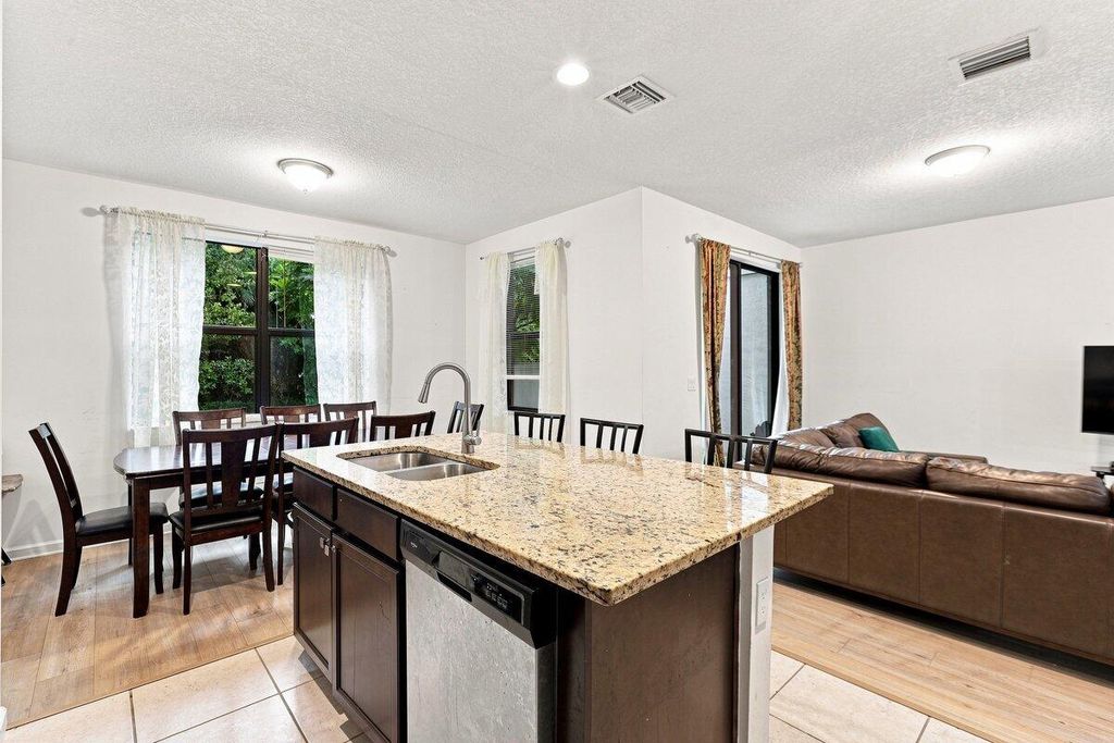 269 NW 36th Avenue, photo 4
