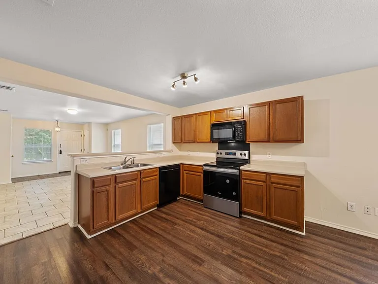 6402 Candleview Ct — Photo 11