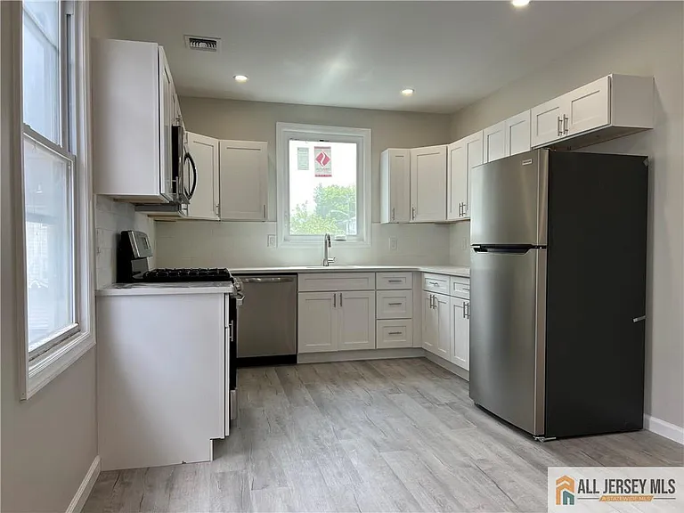 588 Livingston Ave #2-B — Photo 6