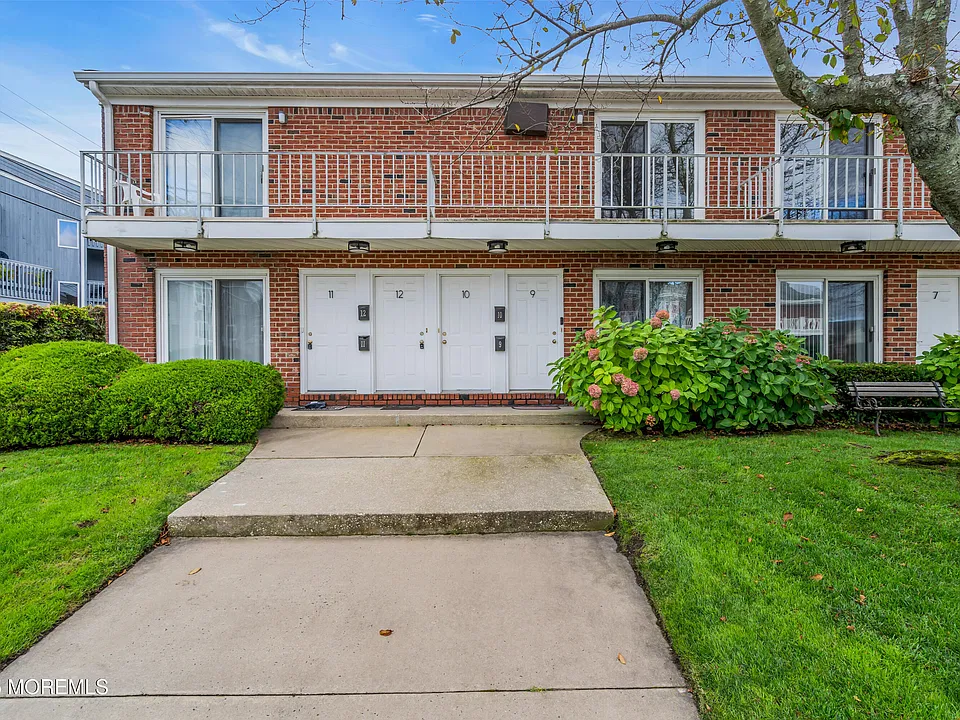 114 3rd Ave #11