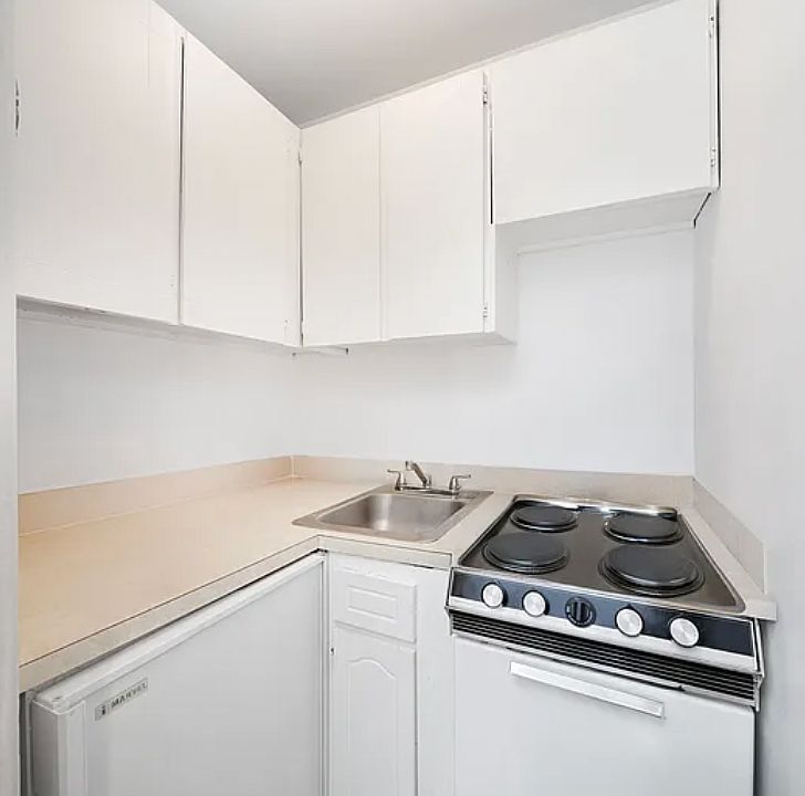 2nd image of 146 E 16th St #4N