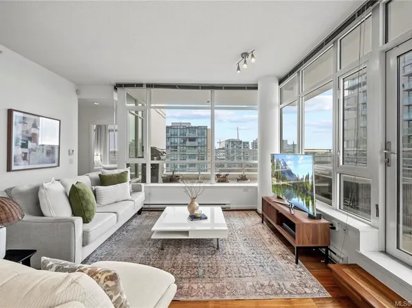 834 Johnson St #1401, Victoria, BC V8W 1N3