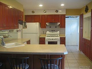 2nd image of 3 Meadow Ave