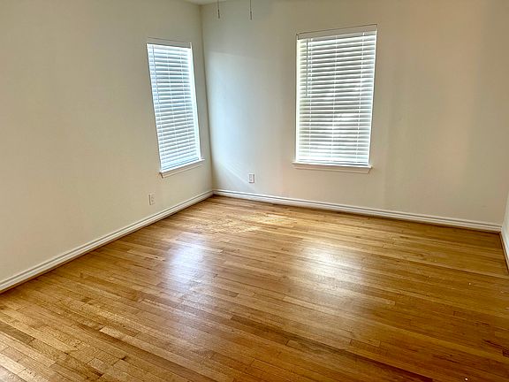 4th image of 3920 Locke Ave