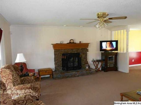 3rd image of 931 Leslie Ln
