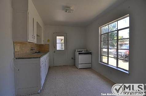 5th image of 1022 Weizmann St