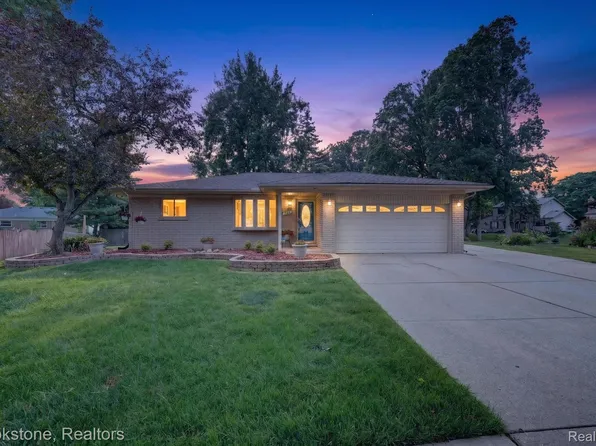 720 Comet Ct, Canton, MI 48188